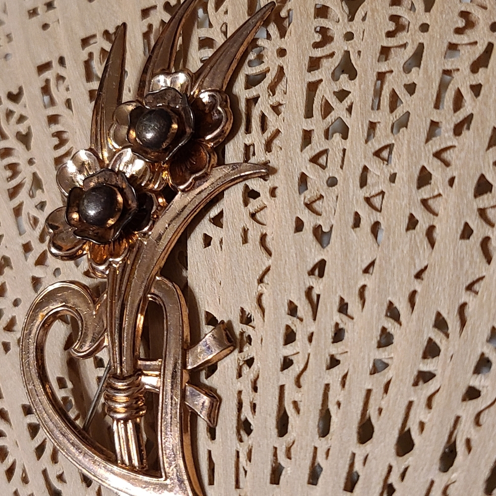 Unique Pin Brooch - Picture 12 of 16